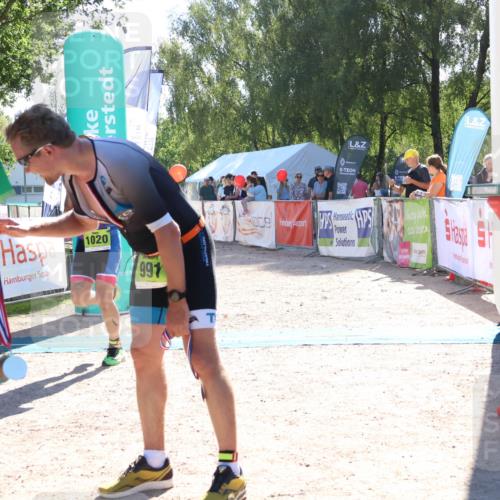 07.09.2025 - 19. Norderstedt Triathlon Zöllner http://msf.ph/oto/8785359 07.09.2025 15:29:41 Ziel 1020, 1027 meine-sportfotos.de