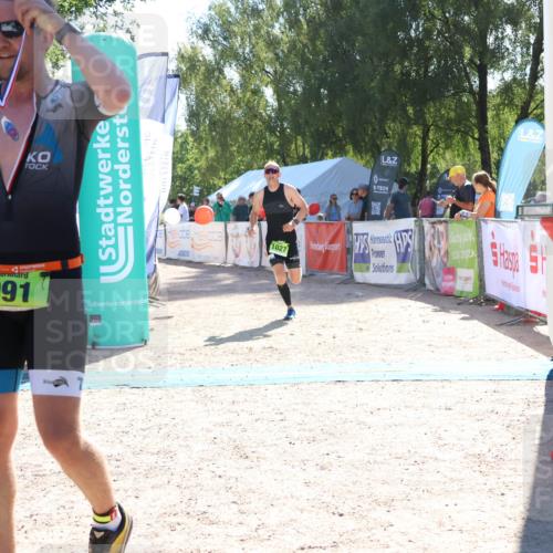 07.09.2025 - 19. Norderstedt Triathlon Zöllner http://msf.ph/oto/8785379 07.09.2025 15:29:43 Ziel 1020, 1027 meine-sportfotos.de