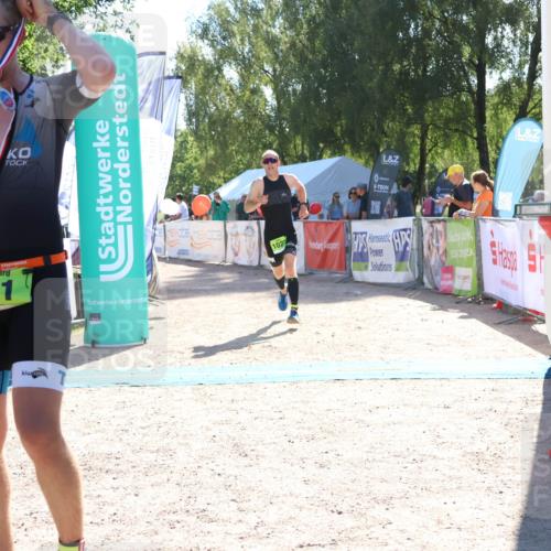 07.09.2025 - 19. Norderstedt Triathlon Zöllner http://msf.ph/oto/8785382 07.09.2025 15:29:44 Ziel 1020, 1027 meine-sportfotos.de