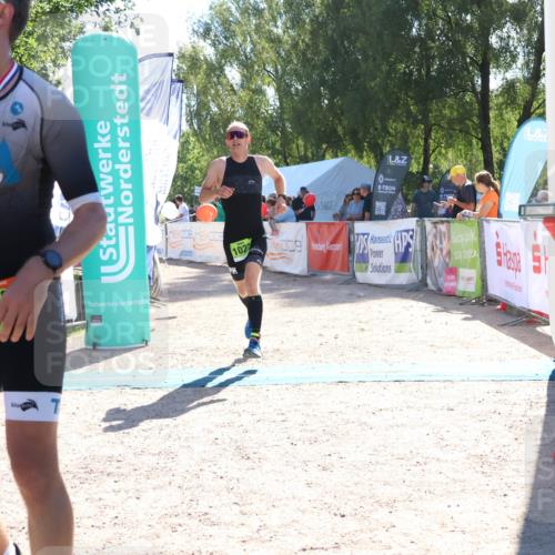 07.09.2025 - 19. Norderstedt Triathlon Zöllner http://msf.ph/oto/8785390 07.09.2025 15:29:44 Ziel 1020, 1027 meine-sportfotos.de