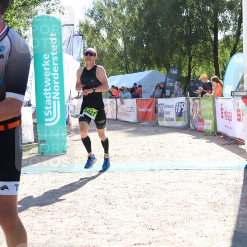 07.09.2025 - 19. Norderstedt Triathlon Zöllner http://msf.ph/oto/8785393 07.09.2025 15:29:45 Ziel 1020, 1027 meine-sportfotos.de