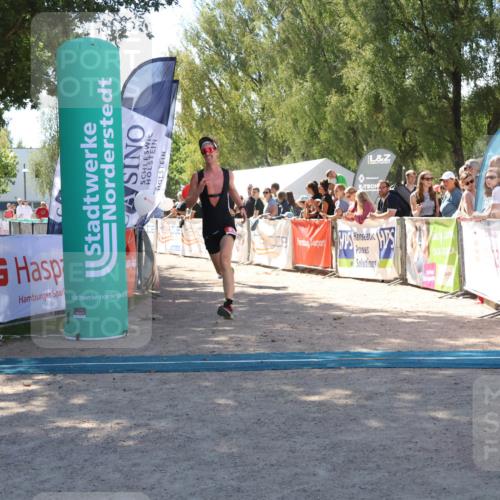 07.09.2025 - 19. Norderstedt Triathlon Zöllner http://msf.ph/oto/8785423 07.09.2025 13:16:03 Ziel 236, 1297 meine-sportfotos.de