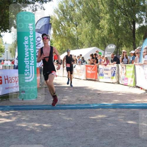 07.09.2025 - 19. Norderstedt Triathlon Zöllner http://msf.ph/oto/8785429 07.09.2025 13:16:04 Ziel 236, 1297 meine-sportfotos.de