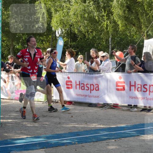 07.09.2025 - 19. Norderstedt Triathlon Zöllner http://msf.ph/oto/8785432 07.09.2025 12:42:29 Ziel 168, 741, 800 meine-sportfotos.de