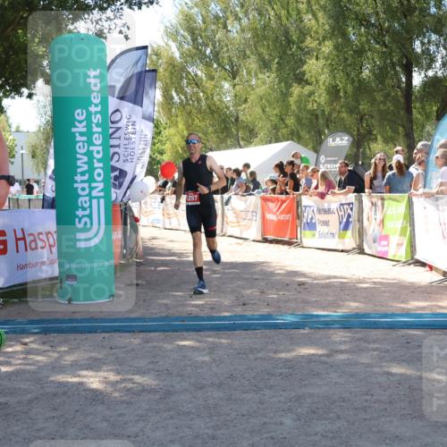 07.09.2025 - 19. Norderstedt Triathlon Zöllner http://msf.ph/oto/8785438 07.09.2025 13:16:05 Ziel 236, 1297 meine-sportfotos.de