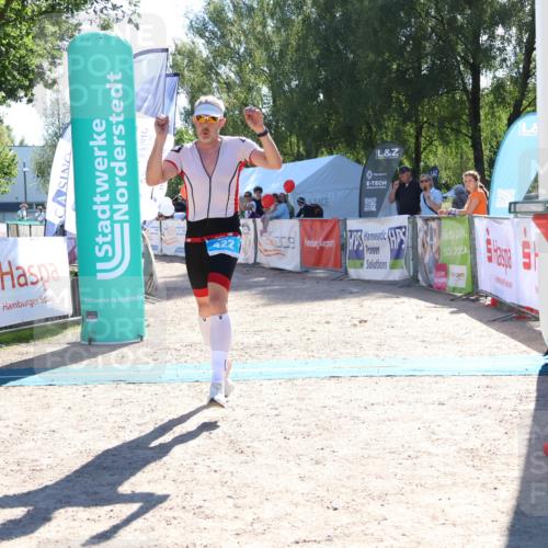 07.09.2025 - 19. Norderstedt Triathlon Zöllner http://msf.ph/oto/8785467 07.09.2025 15:30:37 Ziel 422 meine-sportfotos.de