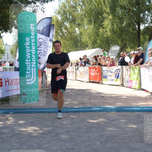 07.09.2025 - 19. Norderstedt Triathlon Zöllner http://msf.ph/oto/8785488 07.09.2025 13:16:37 Ziel 739 meine-sportfotos.de