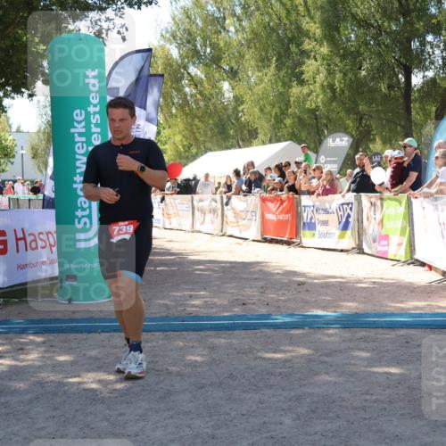 07.09.2025 - 19. Norderstedt Triathlon Zöllner http://msf.ph/oto/8785492 07.09.2025 13:16:38 Ziel 739 meine-sportfotos.de