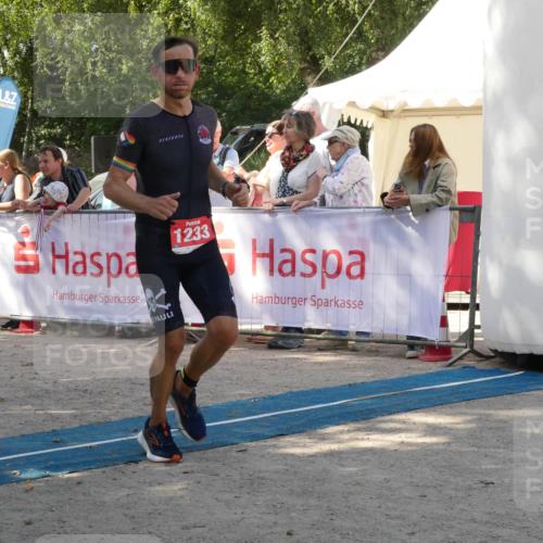 07.09.2025 - 19. Norderstedt Triathlon Zöllner http://msf.ph/oto/8785574 07.09.2025 12:46:46 Ziel 1233 meine-sportfotos.de