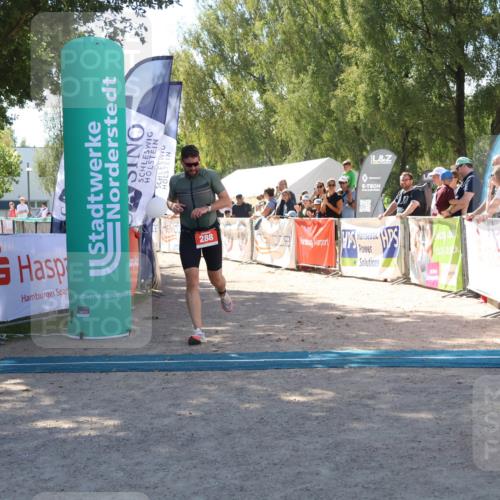 07.09.2025 - 19. Norderstedt Triathlon Zöllner http://msf.ph/oto/8785597 07.09.2025 13:17:47 Ziel 288 meine-sportfotos.de