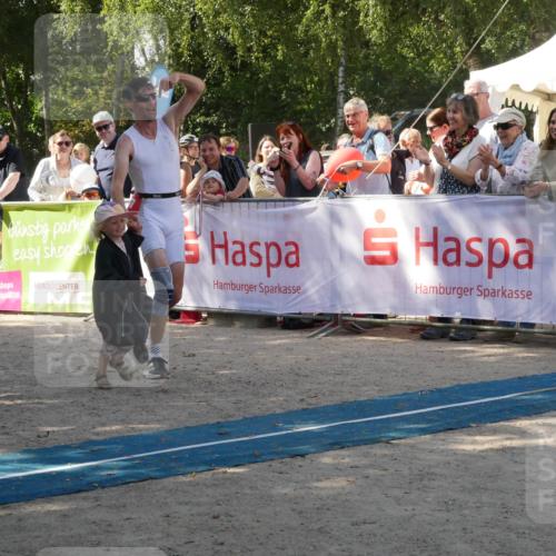 07.09.2025 - 19. Norderstedt Triathlon Zöllner http://msf.ph/oto/8785601 07.09.2025 12:47:14 Ziel 697 meine-sportfotos.de