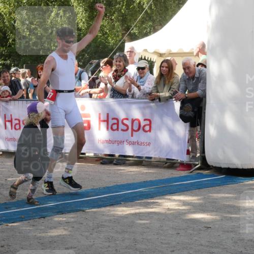07.09.2025 - 19. Norderstedt Triathlon Zöllner http://msf.ph/oto/8785606 07.09.2025 12:47:15 Ziel 697 meine-sportfotos.de