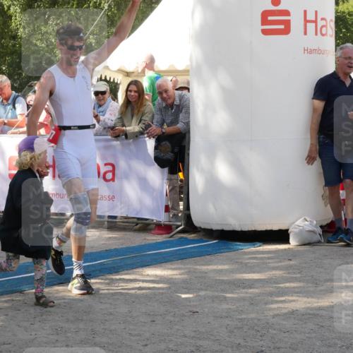 07.09.2025 - 19. Norderstedt Triathlon Zöllner http://msf.ph/oto/8785609 07.09.2025 12:47:15 Ziel 697 meine-sportfotos.de