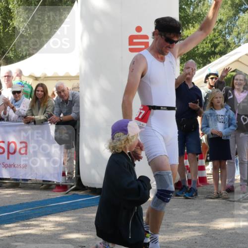 07.09.2025 - 19. Norderstedt Triathlon Zöllner http://msf.ph/oto/8785614 07.09.2025 12:47:17 Ziel 697 meine-sportfotos.de