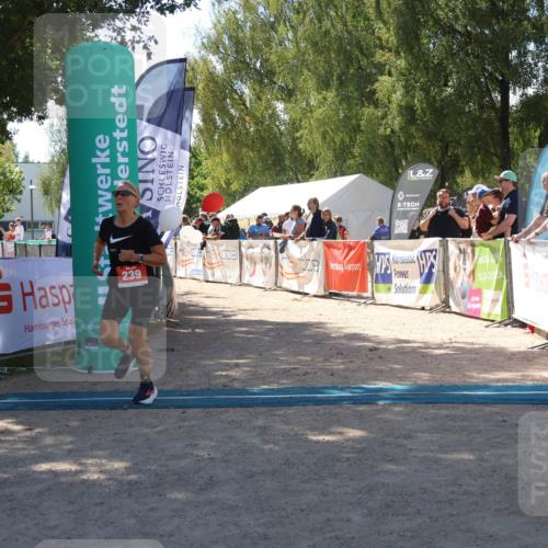 07.09.2025 - 19. Norderstedt Triathlon Zöllner http://msf.ph/oto/8785651 07.09.2025 13:18:28 Ziel 239 meine-sportfotos.de