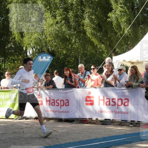 07.09.2025 - 19. Norderstedt Triathlon Zöllner http://msf.ph/oto/8785738 07.09.2025 12:50:28 Ziel 165, 824 meine-sportfotos.de