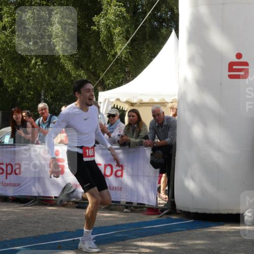 07.09.2025 - 19. Norderstedt Triathlon Zöllner http://msf.ph/oto/8785741 07.09.2025 12:50:28 Ziel 165, 824 meine-sportfotos.de