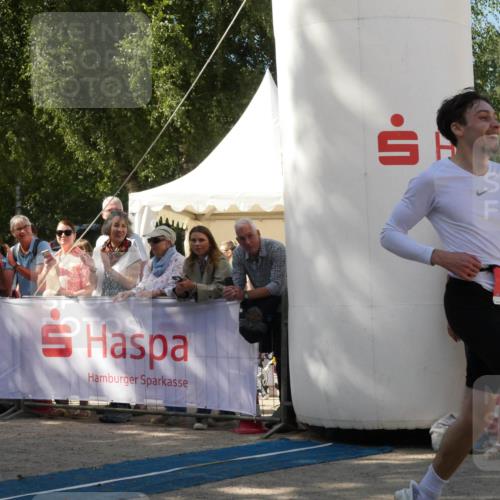07.09.2025 - 19. Norderstedt Triathlon Zöllner http://msf.ph/oto/8785744 07.09.2025 12:50:29 Ziel 165, 824 meine-sportfotos.de