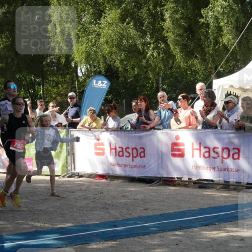 07.09.2025 - 19. Norderstedt Triathlon Zöllner http://msf.ph/oto/8785766 07.09.2025 12:51:12 Ziel 792, 1220, 1378 meine-sportfotos.de