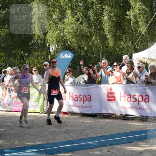 07.09.2025 - 19. Norderstedt Triathlon Zöllner http://msf.ph/oto/8785820 07.09.2025 12:51:57 Ziel 162, 163 meine-sportfotos.de