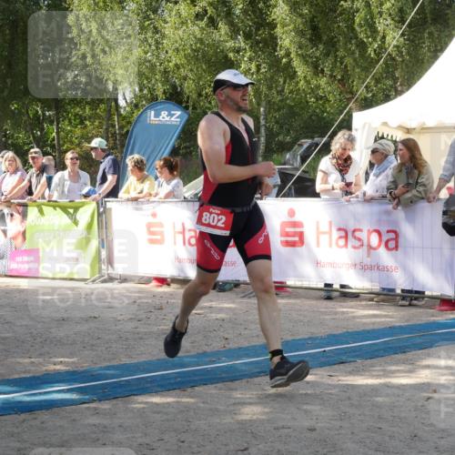 07.09.2025 - 19. Norderstedt Triathlon Zöllner http://msf.ph/oto/8785865 07.09.2025 12:53:12 Ziel 802, 1359 meine-sportfotos.de