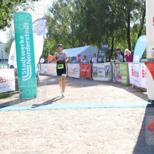 07.09.2025 - 19. Norderstedt Triathlon Zöllner http://msf.ph/oto/8785867 07.09.2025 15:33:57 Ziel 972, 992 meine-sportfotos.de