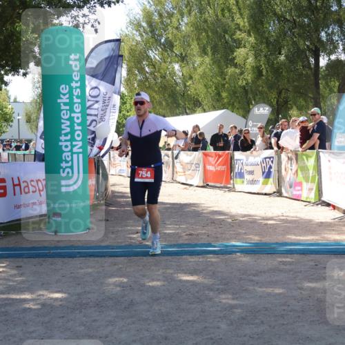 07.09.2025 - 19. Norderstedt Triathlon Zöllner http://msf.ph/oto/8785913 07.09.2025 13:20:57 Ziel 754 meine-sportfotos.de