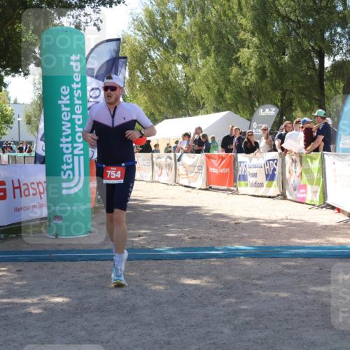07.09.2025 - 19. Norderstedt Triathlon Zöllner http://msf.ph/oto/8785918 07.09.2025 13:20:57 Ziel 754 meine-sportfotos.de