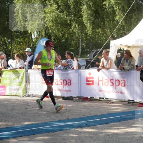 07.09.2025 - 19. Norderstedt Triathlon Zöllner http://msf.ph/oto/8785955 07.09.2025 12:56:35 Ziel 261, 807, 1249, 1294 meine-sportfotos.de