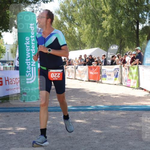 07.09.2025 - 19. Norderstedt Triathlon Zöllner http://msf.ph/oto/8785989 07.09.2025 13:21:56 Ziel 220, 249, 301 meine-sportfotos.de