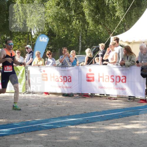 07.09.2025 - 19. Norderstedt Triathlon Zöllner http://msf.ph/oto/8785990 07.09.2025 12:56:47 Ziel 1241, 1351, 1387 meine-sportfotos.de