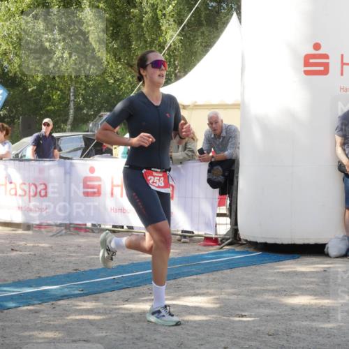 07.09.2025 - 19. Norderstedt Triathlon Zöllner http://msf.ph/oto/8786020 07.09.2025 12:57:27 Ziel 258, 850 meine-sportfotos.de