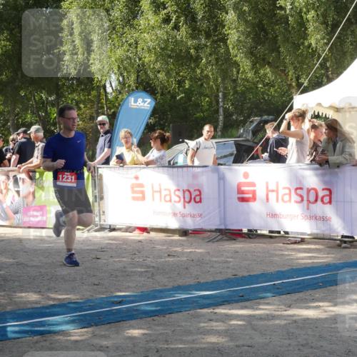 07.09.2025 - 19. Norderstedt Triathlon Zöllner http://msf.ph/oto/8786023 07.09.2025 12:57:39 Ziel 1231 meine-sportfotos.de