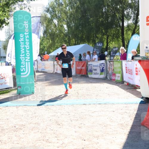 07.09.2025 - 19. Norderstedt Triathlon Zöllner http://msf.ph/oto/8786036 07.09.2025 15:35:56 Ziel 369, 872 meine-sportfotos.de