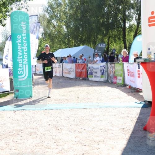 07.09.2025 - 19. Norderstedt Triathlon Zöllner http://msf.ph/oto/8786075 07.09.2025 15:36:54 Ziel 1025 meine-sportfotos.de