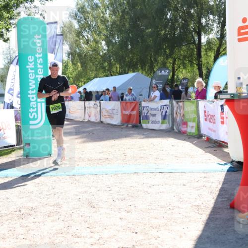 07.09.2025 - 19. Norderstedt Triathlon Zöllner http://msf.ph/oto/8786083 07.09.2025 15:36:55 Ziel 1025 meine-sportfotos.de