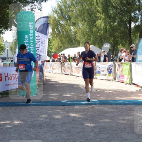 07.09.2025 - 19. Norderstedt Triathlon Zöllner http://msf.ph/oto/8786099 07.09.2025 13:22:43 Ziel 825, 1256 meine-sportfotos.de