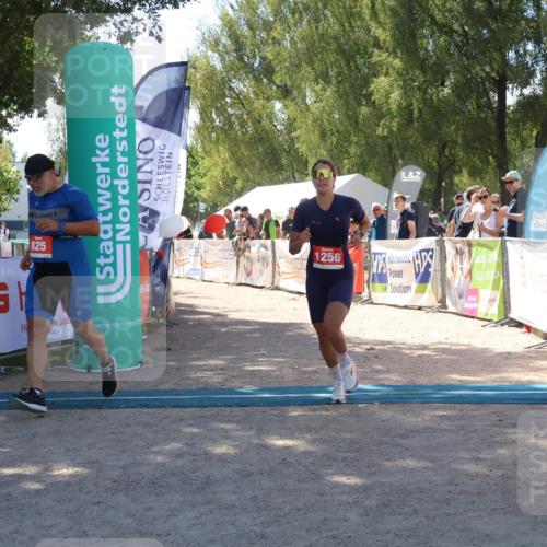 07.09.2025 - 19. Norderstedt Triathlon Zöllner http://msf.ph/oto/8786102 07.09.2025 13:22:43 Ziel 825, 1256 meine-sportfotos.de
