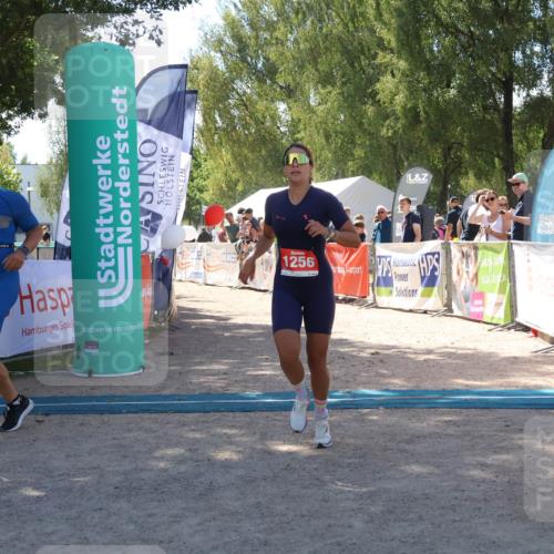 07.09.2025 - 19. Norderstedt Triathlon Zöllner http://msf.ph/oto/8786105 07.09.2025 13:22:44 Ziel 825, 1256 meine-sportfotos.de