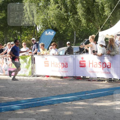 07.09.2025 - 19. Norderstedt Triathlon Zöllner http://msf.ph/oto/8786121 07.09.2025 12:58:50 Ziel 227, 251 meine-sportfotos.de