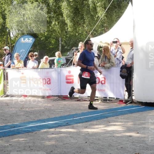 07.09.2025 - 19. Norderstedt Triathlon Zöllner http://msf.ph/oto/8786133 07.09.2025 12:58:51 Ziel 227, 251 meine-sportfotos.de