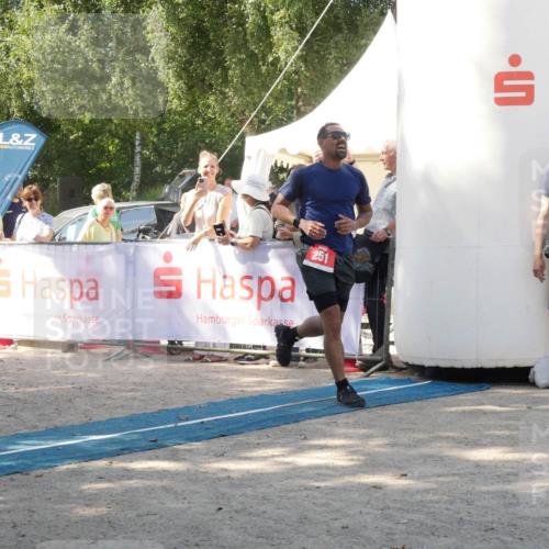 07.09.2025 - 19. Norderstedt Triathlon Zöllner http://msf.ph/oto/8786136 07.09.2025 12:58:51 Ziel 227, 251 meine-sportfotos.de