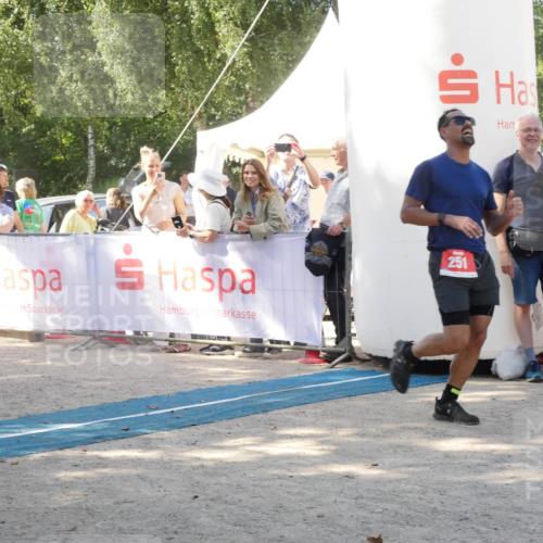 07.09.2025 - 19. Norderstedt Triathlon Zöllner http://msf.ph/oto/8786140 07.09.2025 12:58:52 Ziel 227, 251 meine-sportfotos.de