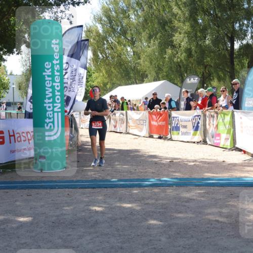 07.09.2025 - 19. Norderstedt Triathlon Zöllner http://msf.ph/oto/8786234 07.09.2025 13:24:06 Ziel 174, 1234 meine-sportfotos.de
