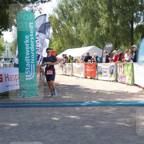 07.09.2025 - 19. Norderstedt Triathlon Zöllner http://msf.ph/oto/8786236 07.09.2025 13:24:06 Ziel 174, 1234 meine-sportfotos.de