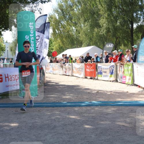 07.09.2025 - 19. Norderstedt Triathlon Zöllner http://msf.ph/oto/8786239 07.09.2025 13:24:07 Ziel 174, 1234 meine-sportfotos.de