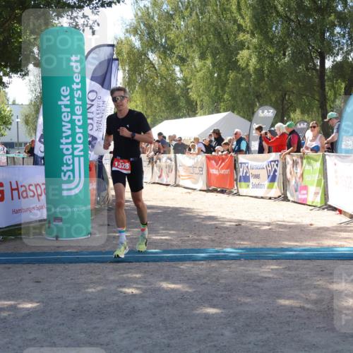 07.09.2025 - 19. Norderstedt Triathlon Zöllner http://msf.ph/oto/8786288 07.09.2025 13:24:48 Ziel 1328 meine-sportfotos.de