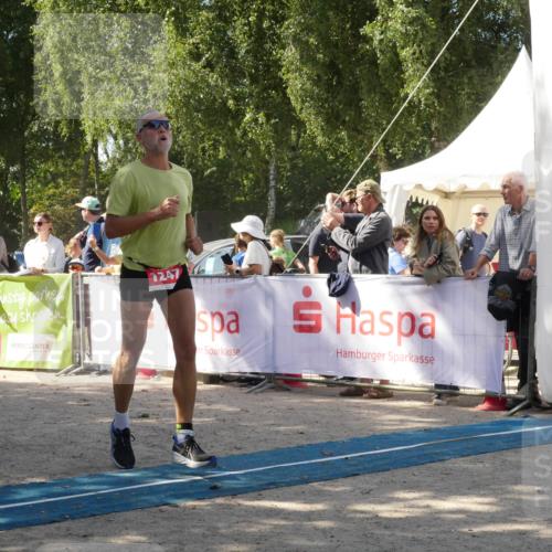 07.09.2025 - 19. Norderstedt Triathlon Zöllner http://msf.ph/oto/8786292 07.09.2025 13:00:49 Ziel 695, 1247 meine-sportfotos.de