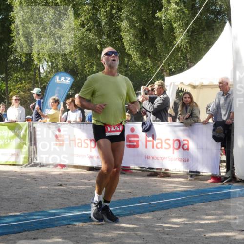 07.09.2025 - 19. Norderstedt Triathlon Zöllner http://msf.ph/oto/8786295 07.09.2025 13:00:49 Ziel 695, 1247 meine-sportfotos.de