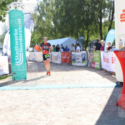 07.09.2025 - 19. Norderstedt Triathlon Zöllner http://msf.ph/oto/8786322 07.09.2025 15:39:57 Ziel 986, 1471 meine-sportfotos.de